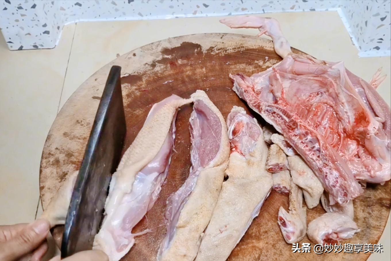 鸭肉怎么处理最好吃,买的鸭肉要不要过水