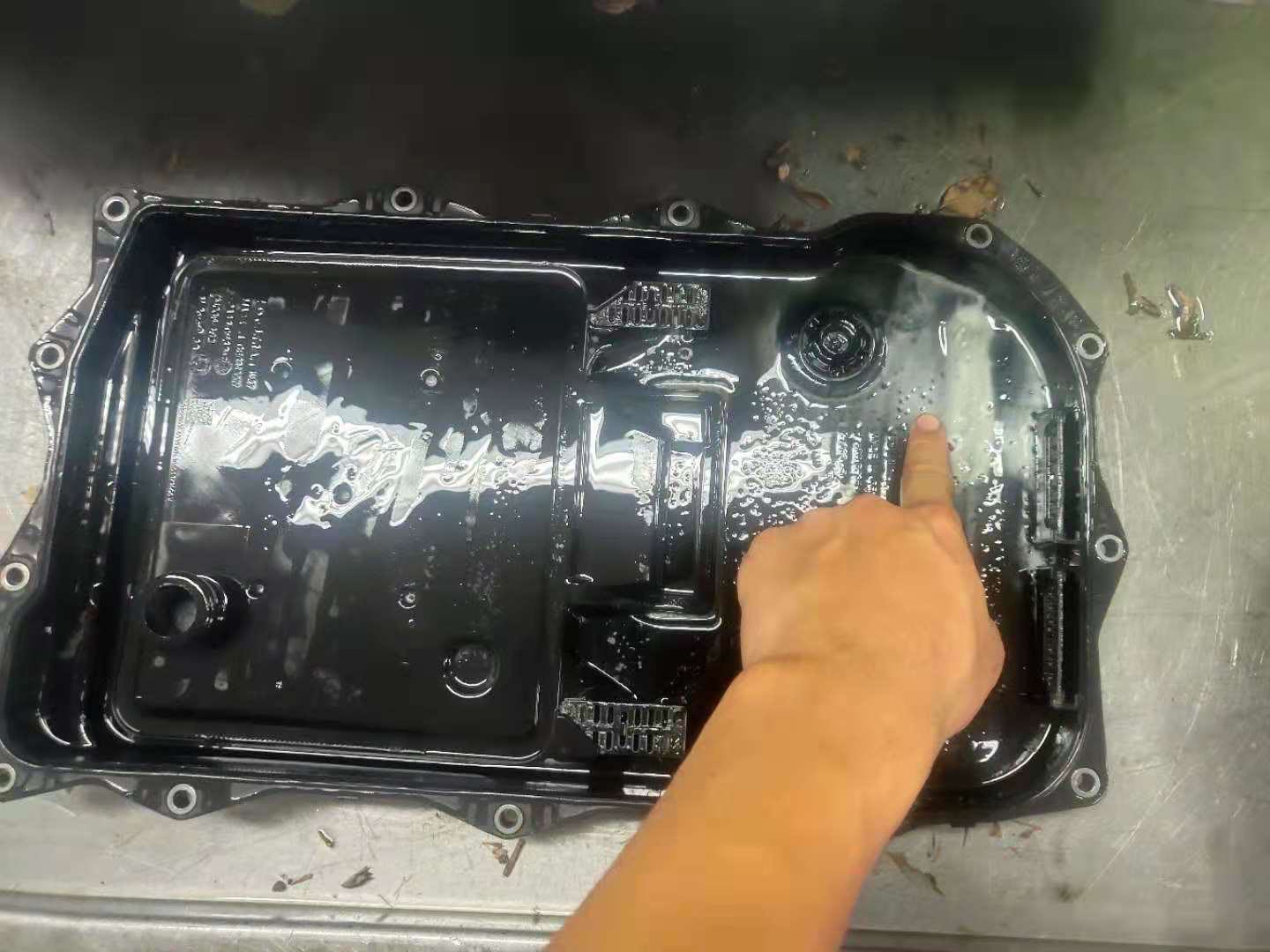 宝马x2发动机变速箱进水了,宝马变速箱油进水会怎么样