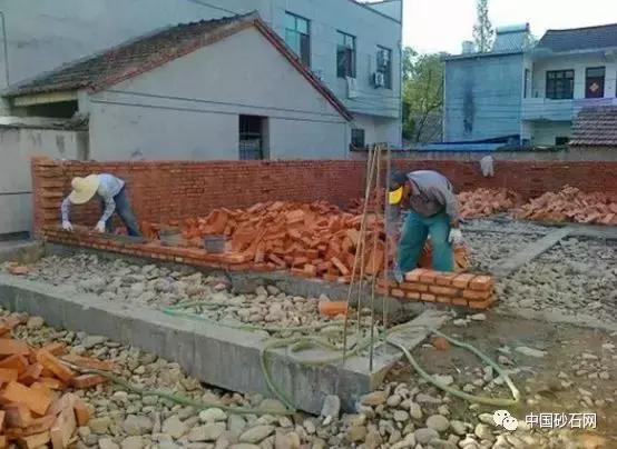 农村建材猛涨价，河砂论斤卖，2019自建房到底要多少钱？