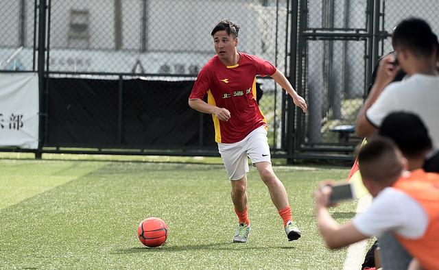 恒大给中国足球带来了什么变化呢,以前的恒大足球和现在的对比