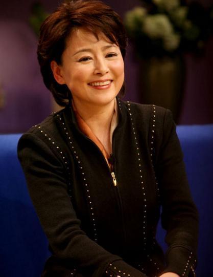 张瑜穿搭高清,张瑜知性穿搭真有气质