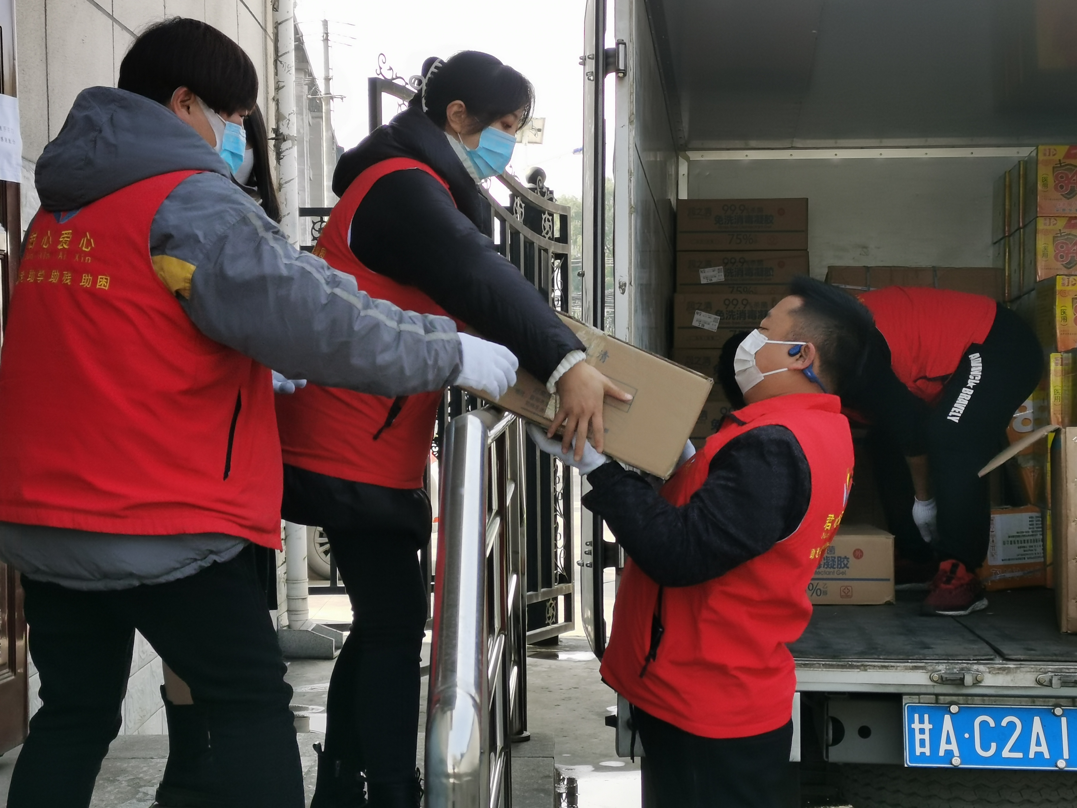 抗疫一线优秀志愿者先进事迹材料,坚守在抗疫一线志愿者暖心故事