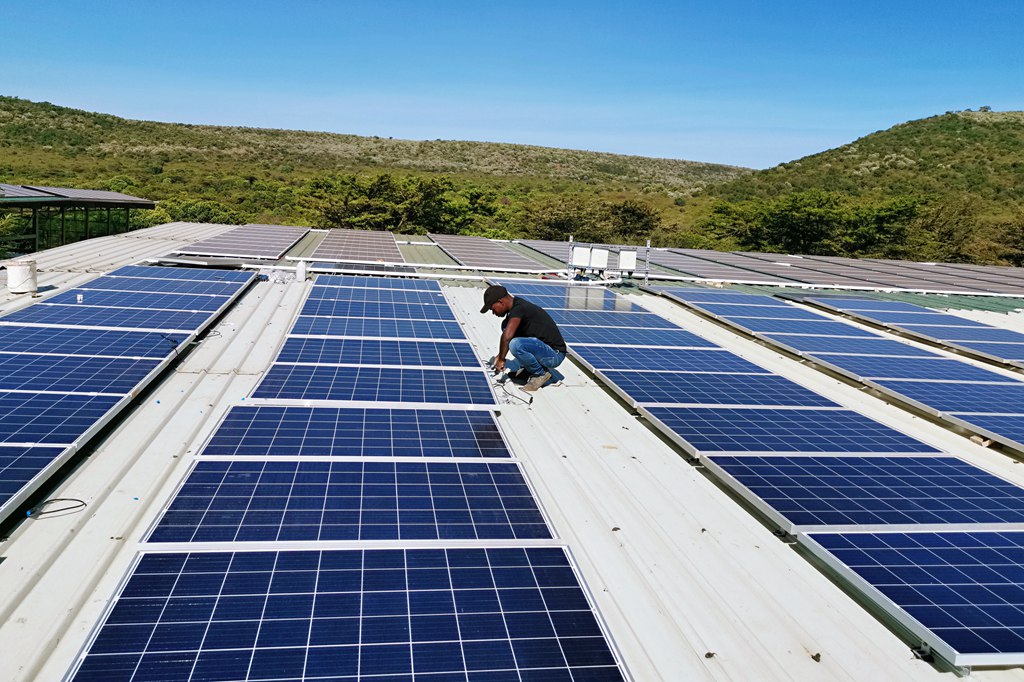 一个中国人在肯尼亚草原旅游创业：老外惊见中国速度，当地人感激