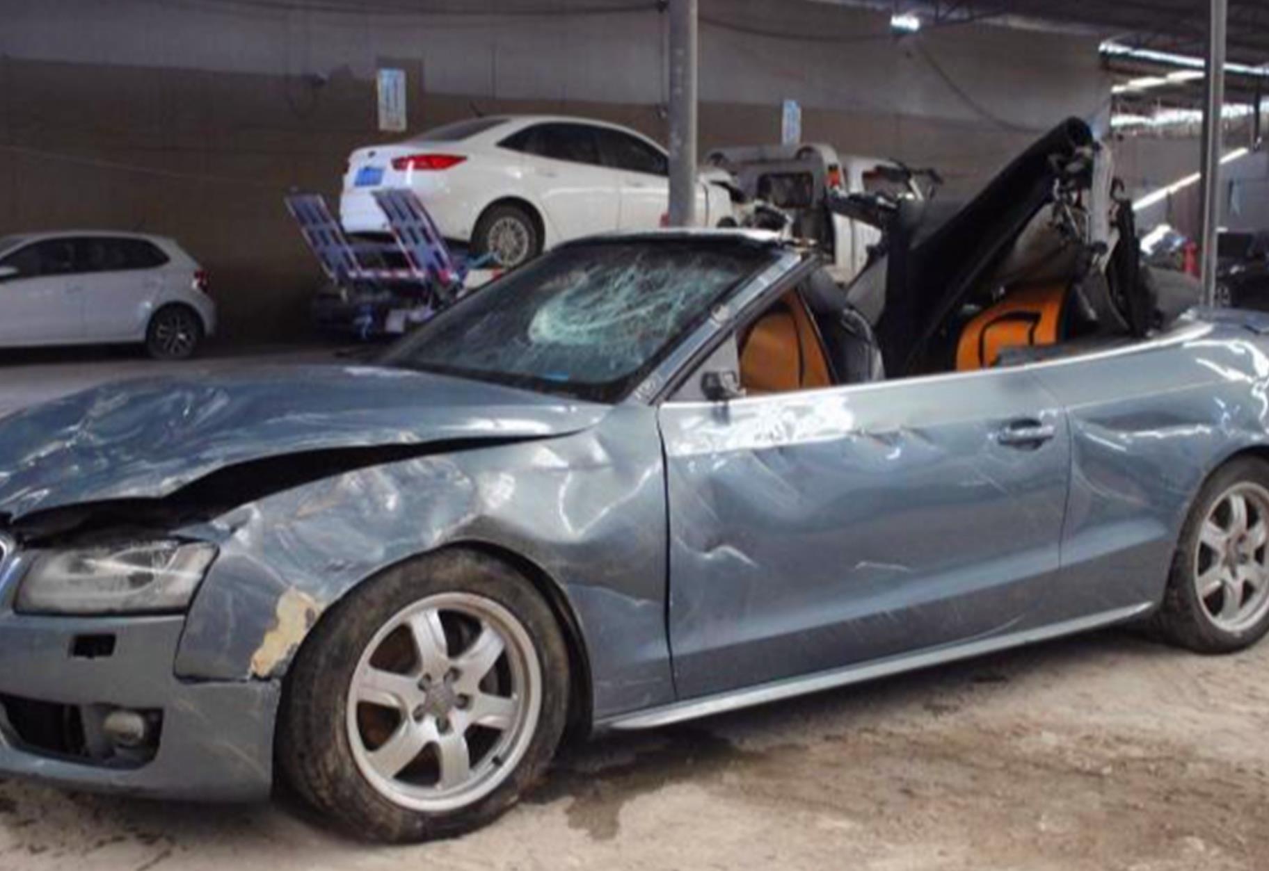 小伙花8万给妻子买辆敞篷奥迪A5，当妻子看见车后却建议了离婚