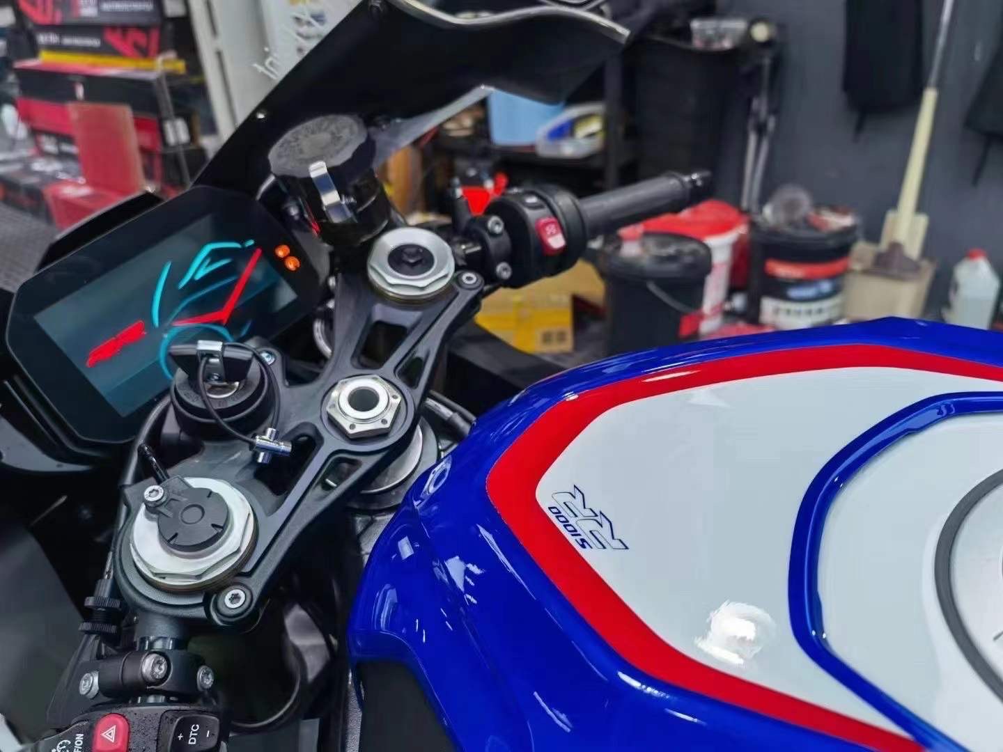 深度体验宝马s1000rr,为什么说宝马s1000rr新手都能骑