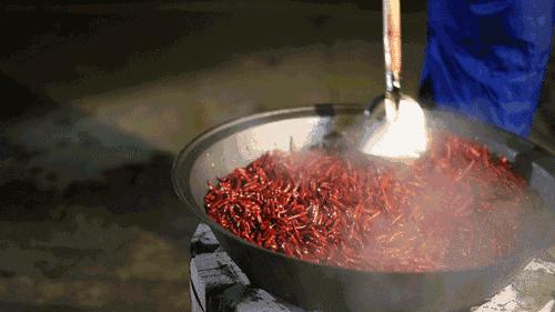 中国小有名气的酱，郫县豆瓣酱为何能被大众所喜爱？川菜不能没它