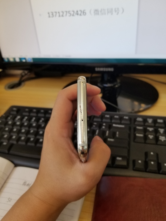 三星s8+手机4+64三网通屏幕有几个小黑点特价628出