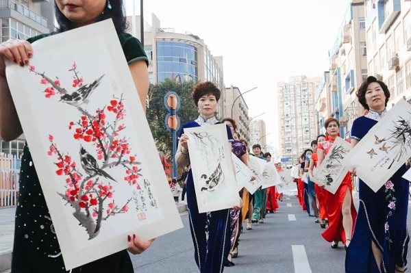 “镜”相绽放聚人气，只争朝夕创品牌