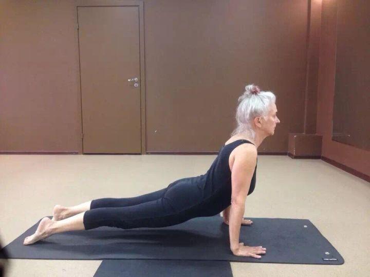 50岁身材超好的瑜伽女人,50岁女人成熟身材瑜伽