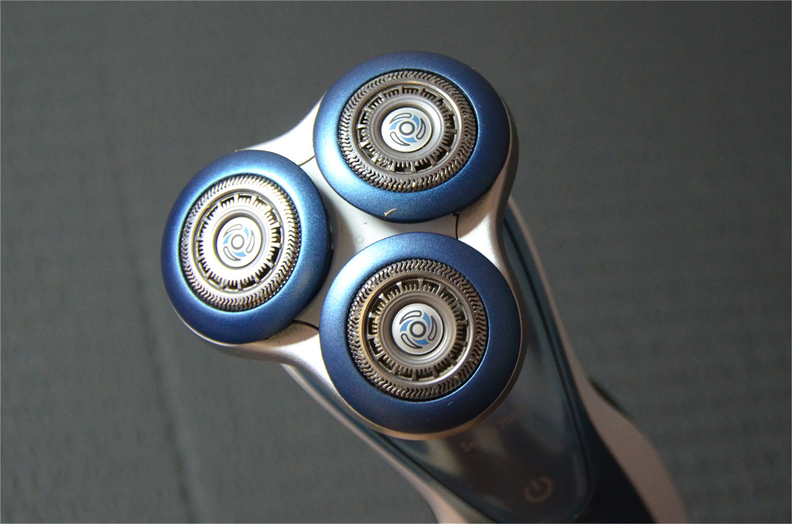 飞利浦s7000剃须刀怎样全身水洗,飞利浦剃须刀s7000使用说明