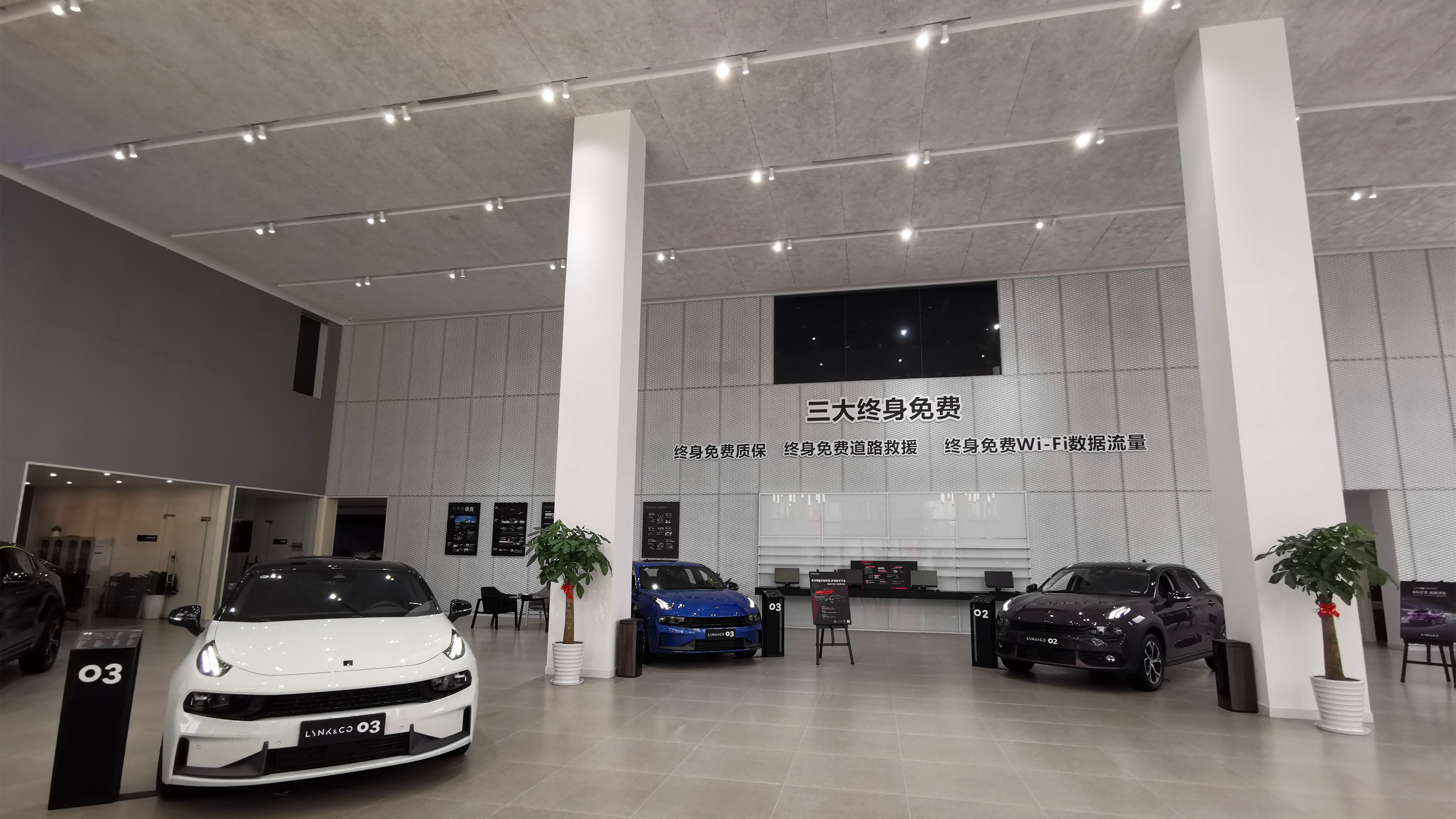 领克02换电瓶全过程,领克02换电瓶什么型号