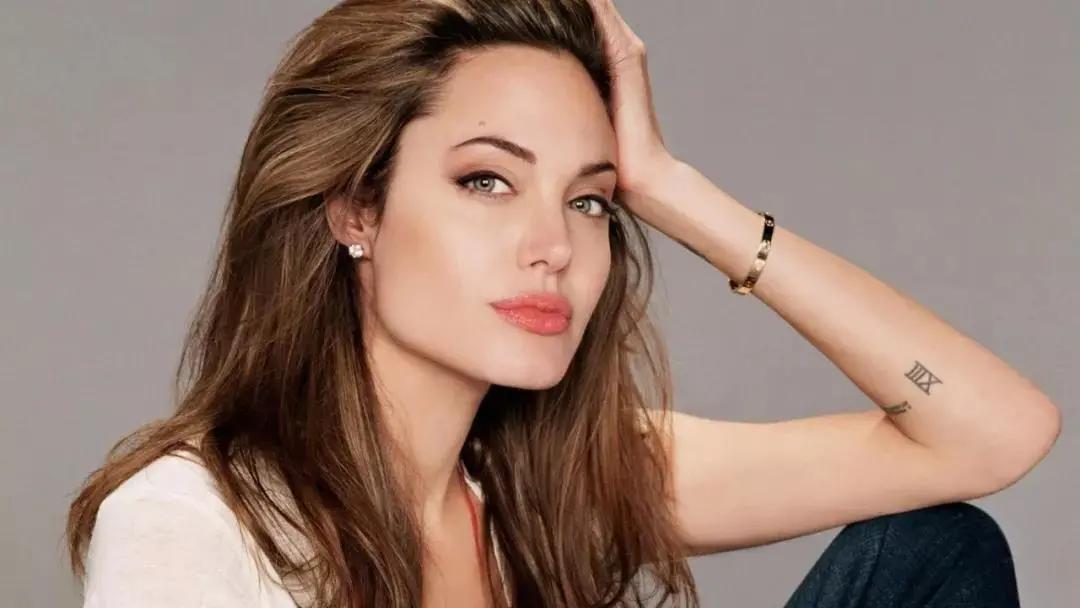 迪丽热巴薄唇,把迪丽热巴换成黄金比例脸