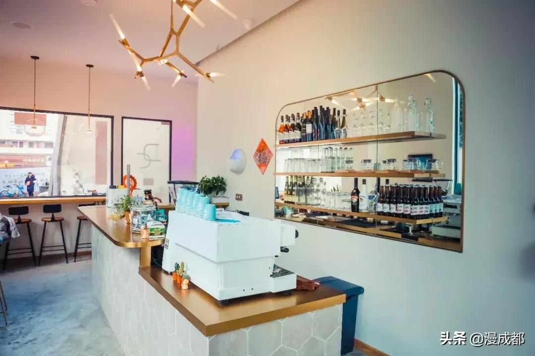 漂洋过海来成都，这对情侣将极致美食开在最不起眼的地方