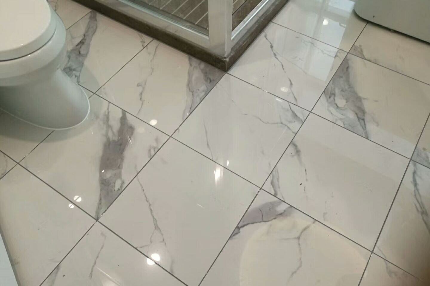 怎么判断瓷砖铺贴好坏,如何判断瓷砖好坏的视频