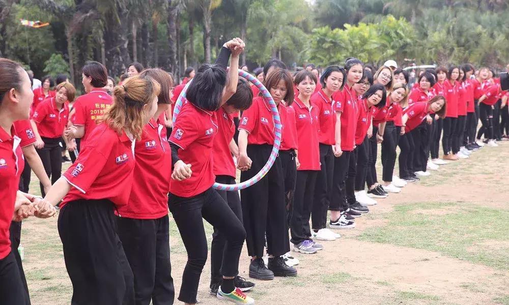 巨邦清明献花丨人间四月无心芳菲，上山看总设计师改革大步豪迈