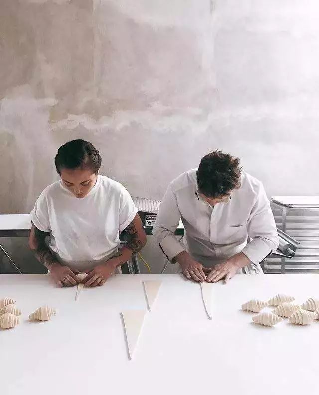 吃了10年可颂，才知道正确装逼读音是“裤啊松”