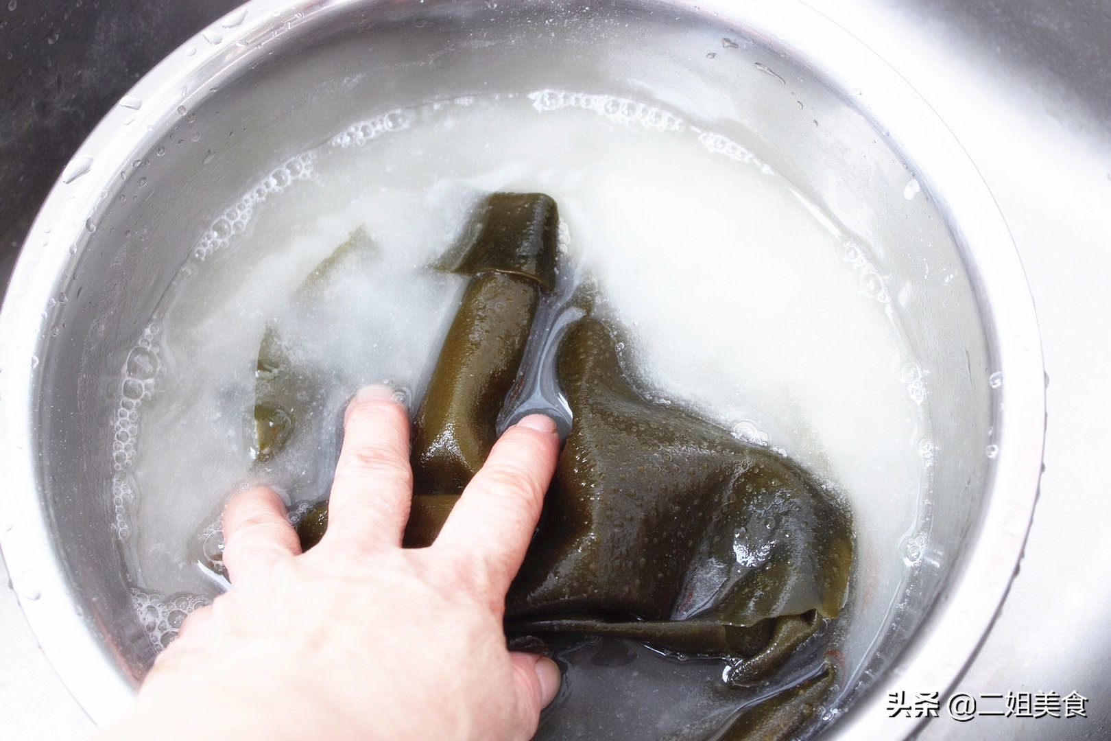 泡发海带时为什么要加海带,泡发海带用小苏打还是盐