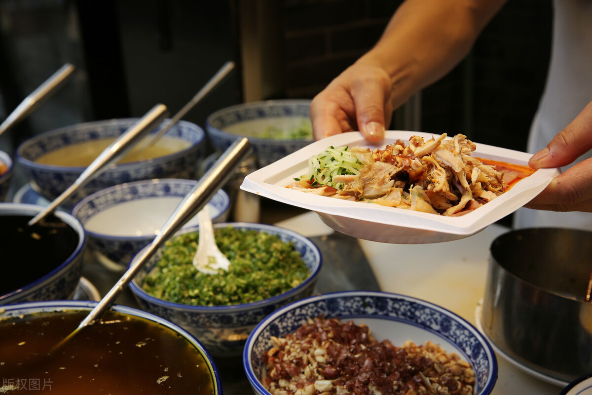 陕西大妈卖凉粉,凉皮大妈创业视频