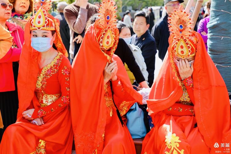 洛阳牡丹广场：*疆新**舞大联欢