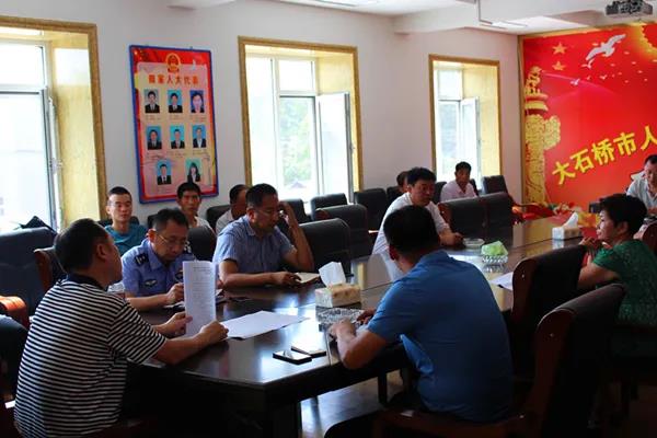 “我打死你！”10.5厘米长的钉子射穿面部后，他竟毅然朝嫌疑人扑去