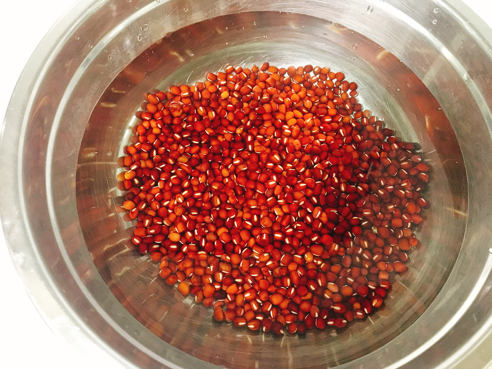 红豆沙加糖好还是加盐好吃,炒制红豆沙先放糖好还是后放糖好