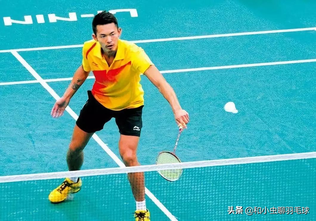 冬天天冷，在家照样可以练羽毛球！这样练效果超级好