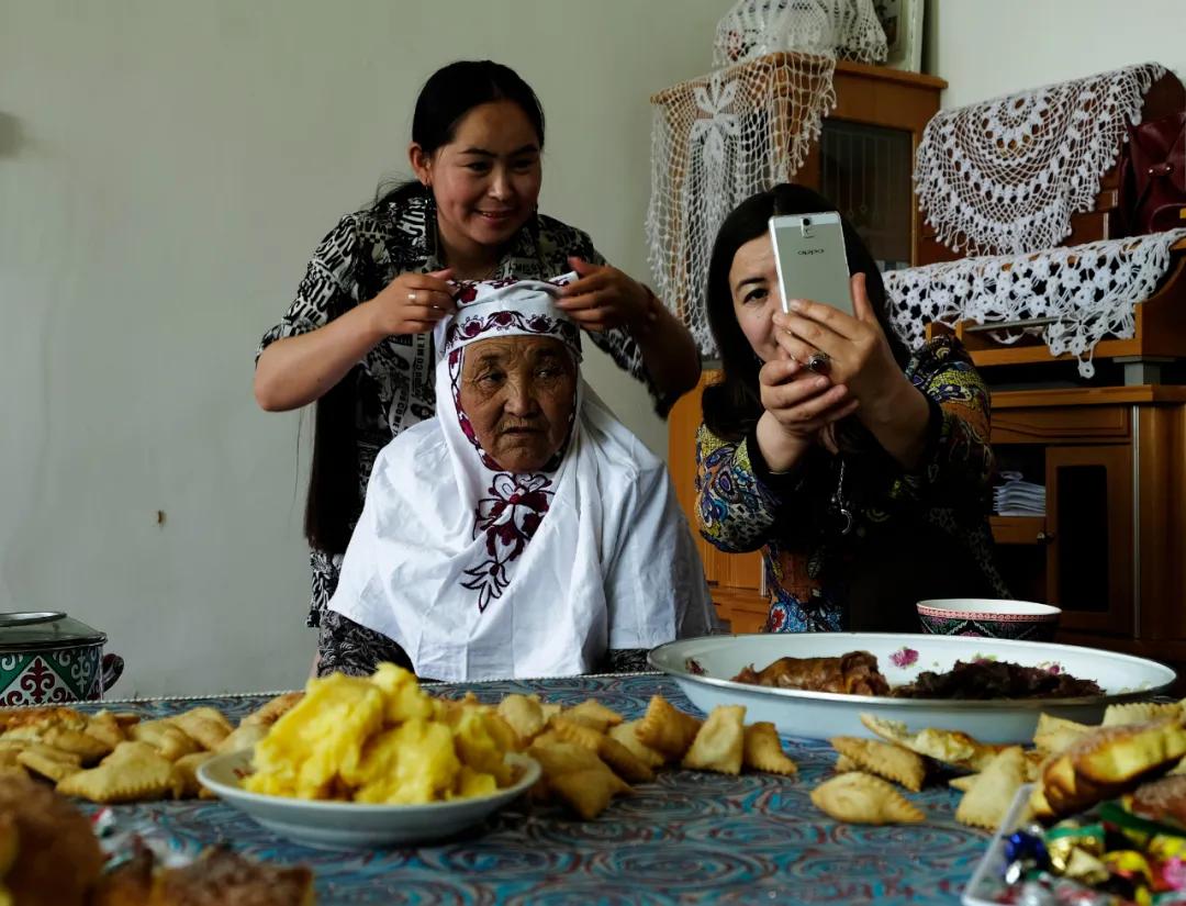 走向我们的小康生活微电影,走向我们的小康生活中国画