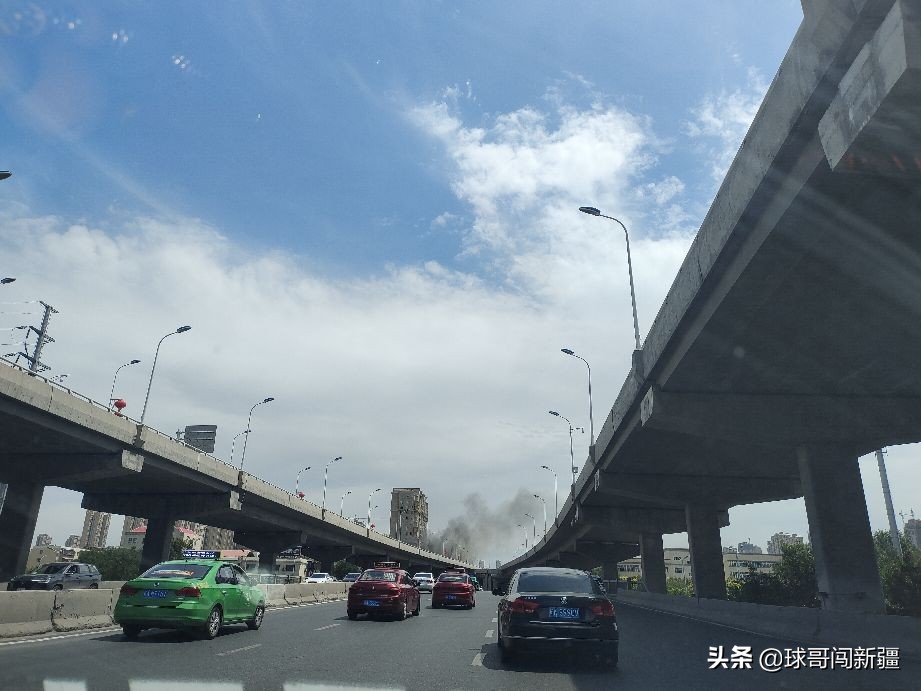 北京市中心永远在*安门天**，乌鲁木齐市中心为何不断北移，原因分析