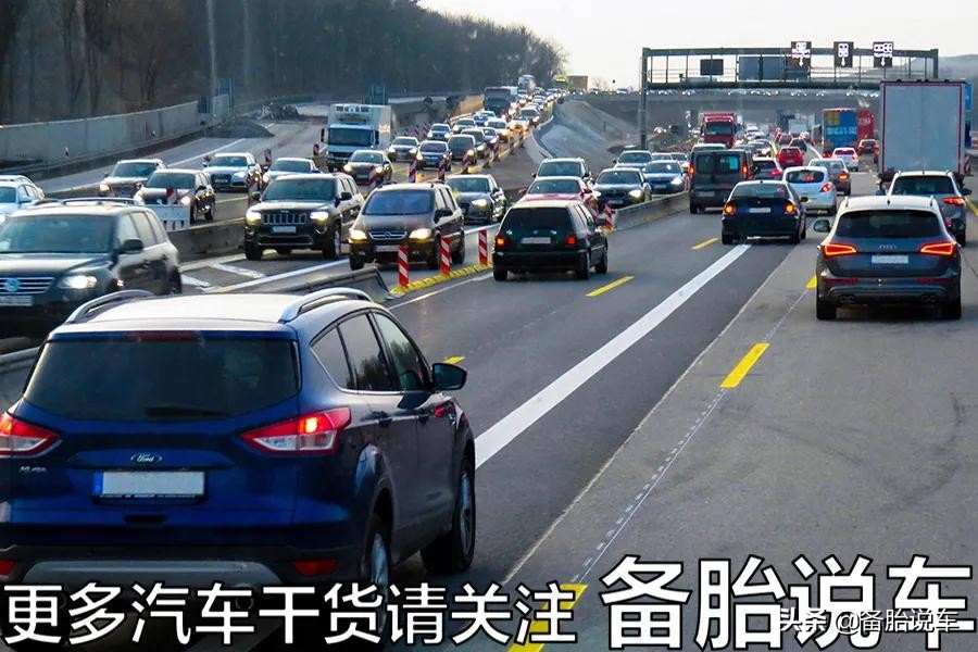 高速一脚急刹会怎么样,高速路上立即减速怎么避免追尾