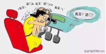 刹车踏板改成左脚,自动挡车刹车为什么不设计在左脚