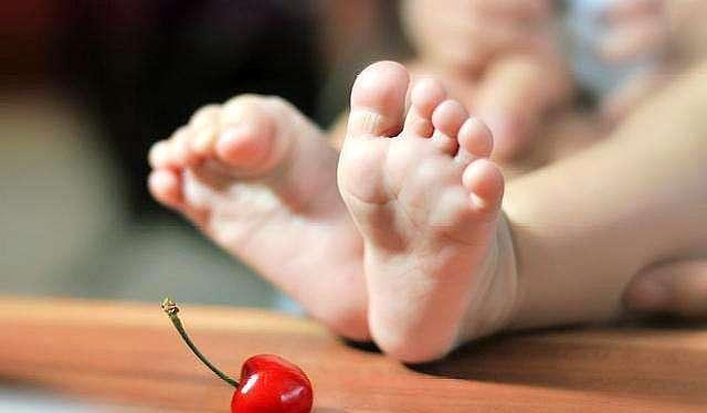 不爱穿鞋的孩子怎么办,不爱穿鞋子的10岁小孩