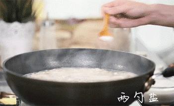 食事求是︱“重口味”怎么办？用这种办法，吃盐少7倍！