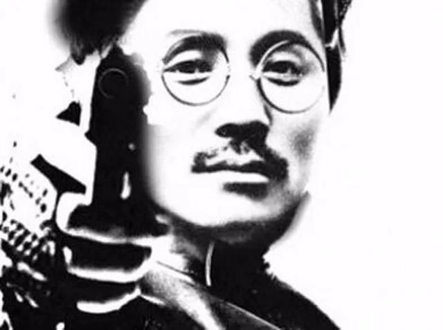 宋子文被刺:秘书特意穿上同款白色西服,挡枪救了宋子文一命