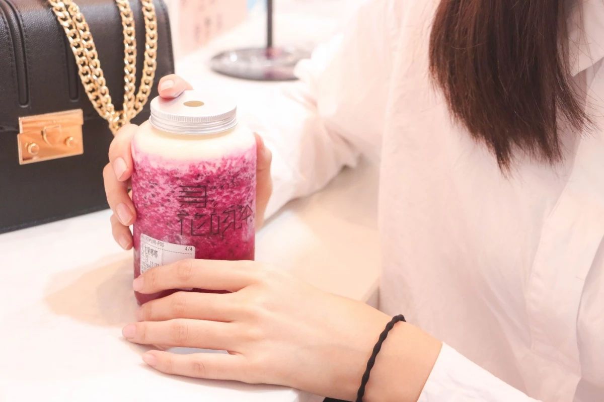 火爆珠三角的网红奶茶店来了，还带着宫崎骏设计的杯子！