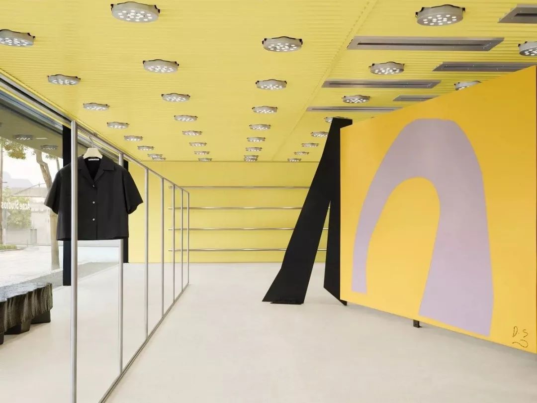 全球仅50多家店、年销售2亿欧元的Acne，门头竟然无LOGO？