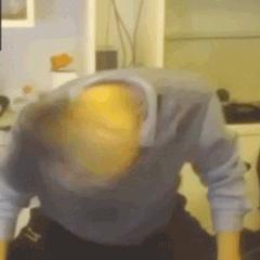 辣眼睛：“露奶衫”火了？一件4000元遭哄抢！太骚了