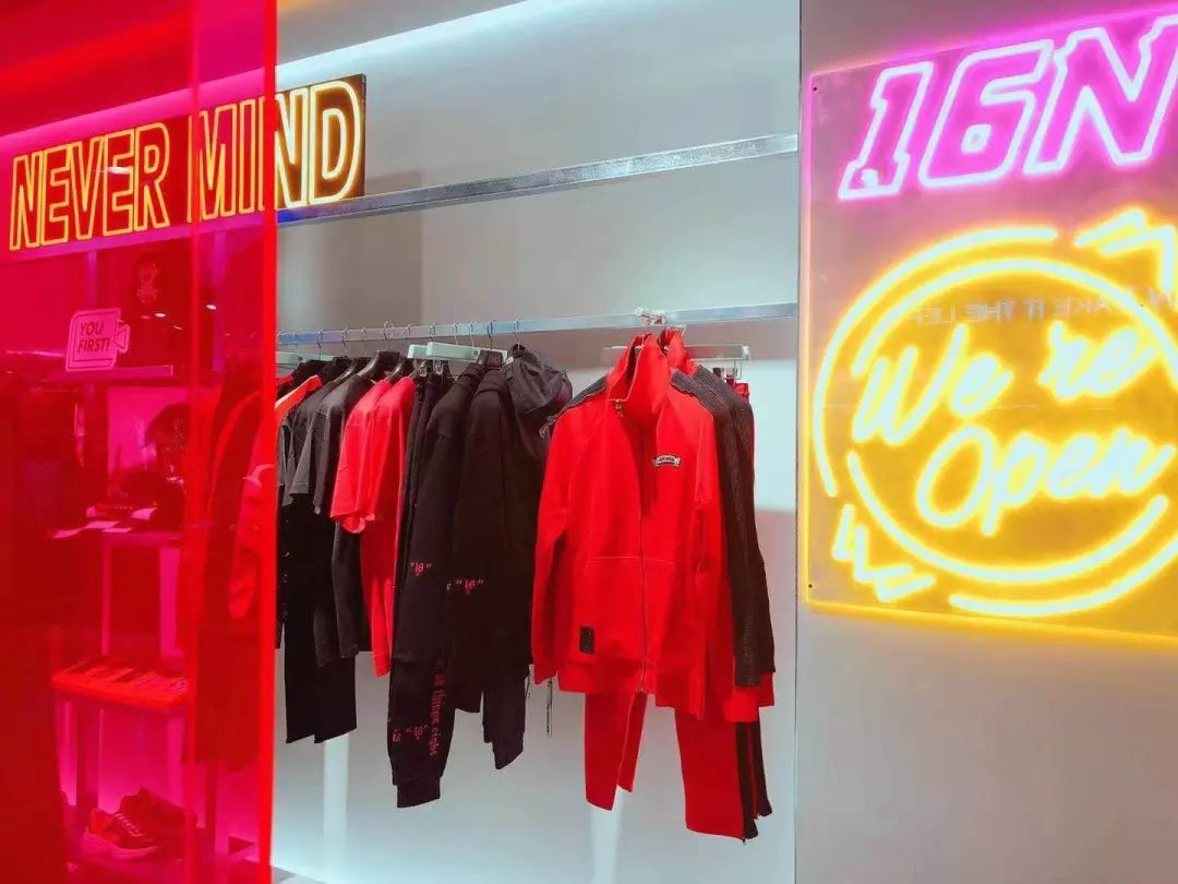 觉得太平鸟、GXG、卡宾不够潮？这个潮流男装可能正对你胃口！