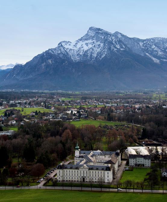 见证历史十大案件,全球10座最古老壮观的欧洲城堡