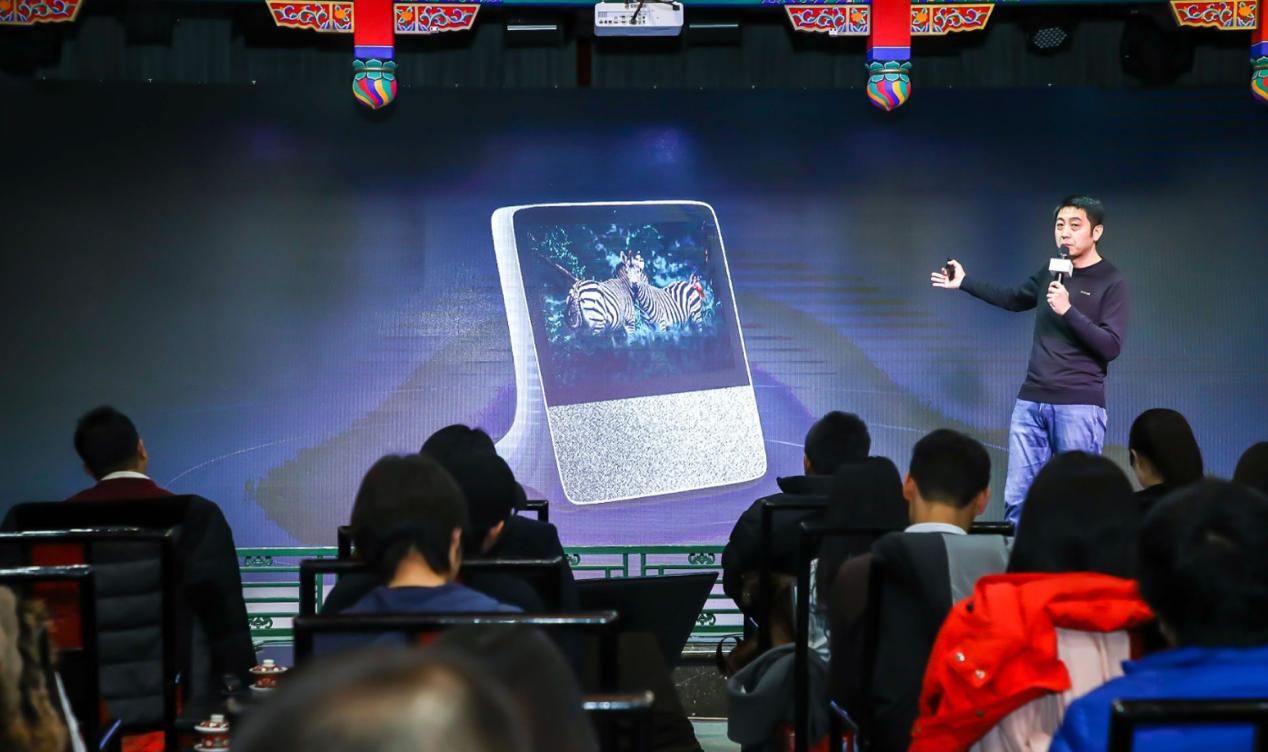 小度在家智能屏8x深度体验,小度智能屏x8与天猫精灵智能屏cc8