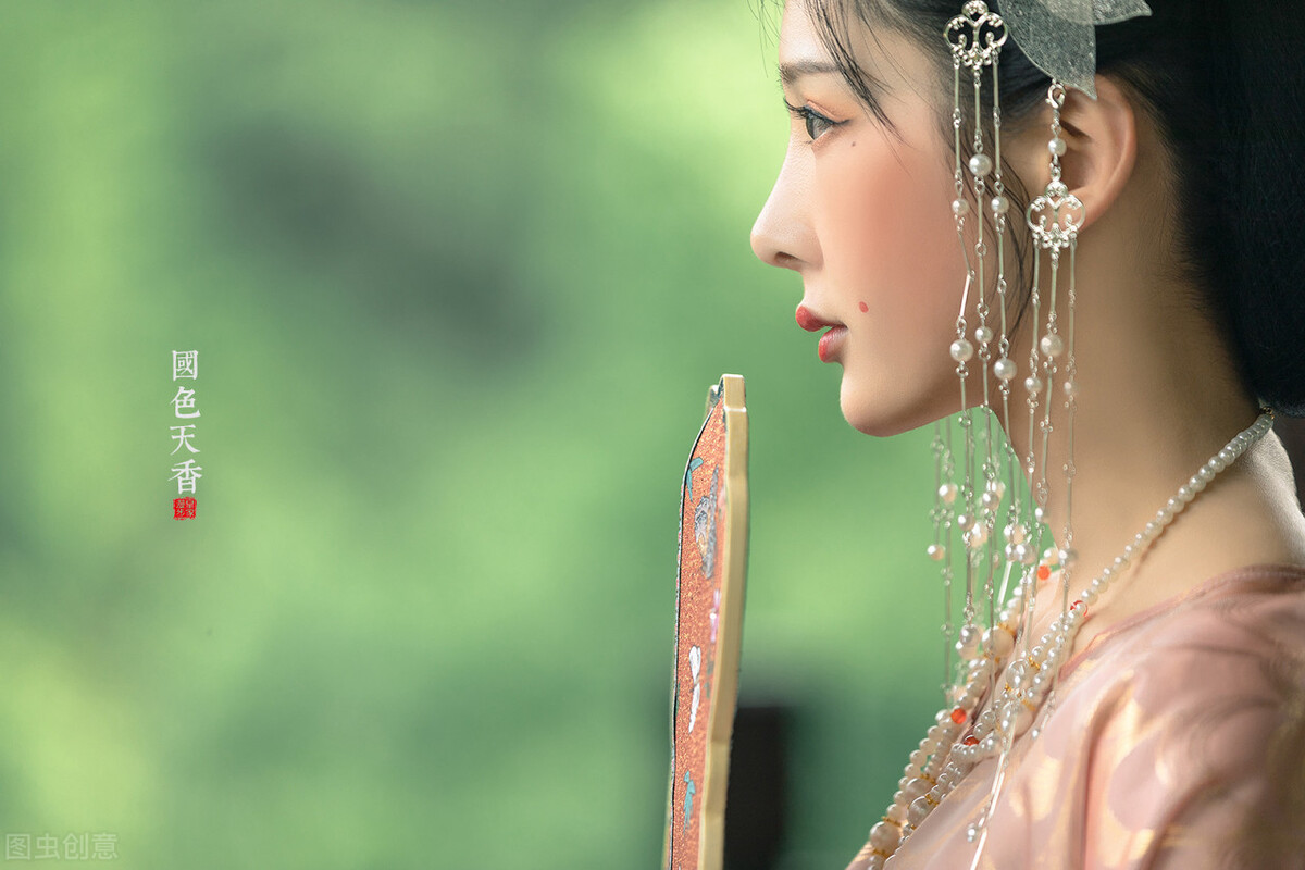 故事：伴君数年始终无子后，独得盛宠的贵妃自请离宫，出家当尼姑