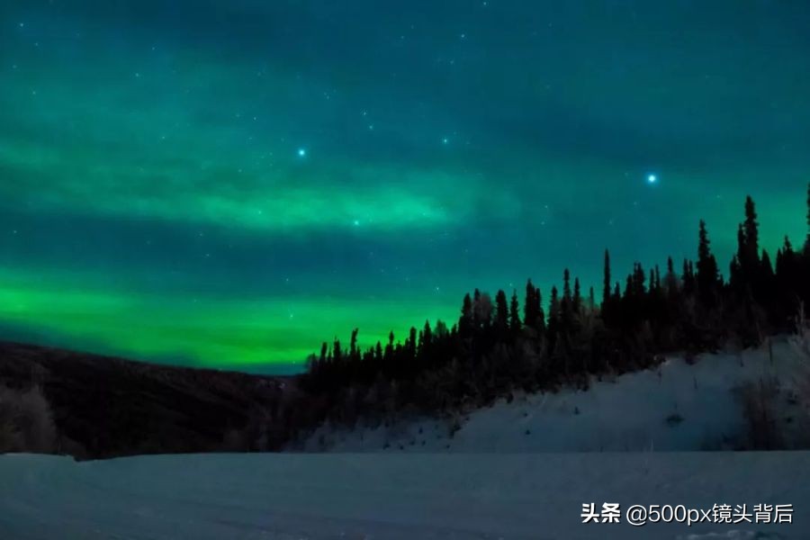 地球两极为什么会有极光,地球两极是不是一直有极光