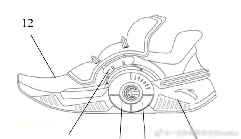 安踏充气蓄能舱篮球鞋,安踏底部有很多透气孔的鞋