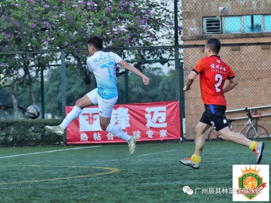 疫情隔离不隔爱主题,足球接力共同抗击疫情