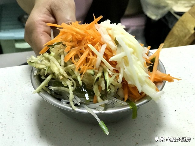 8元一个菜,简单菜煎饼做法全过程