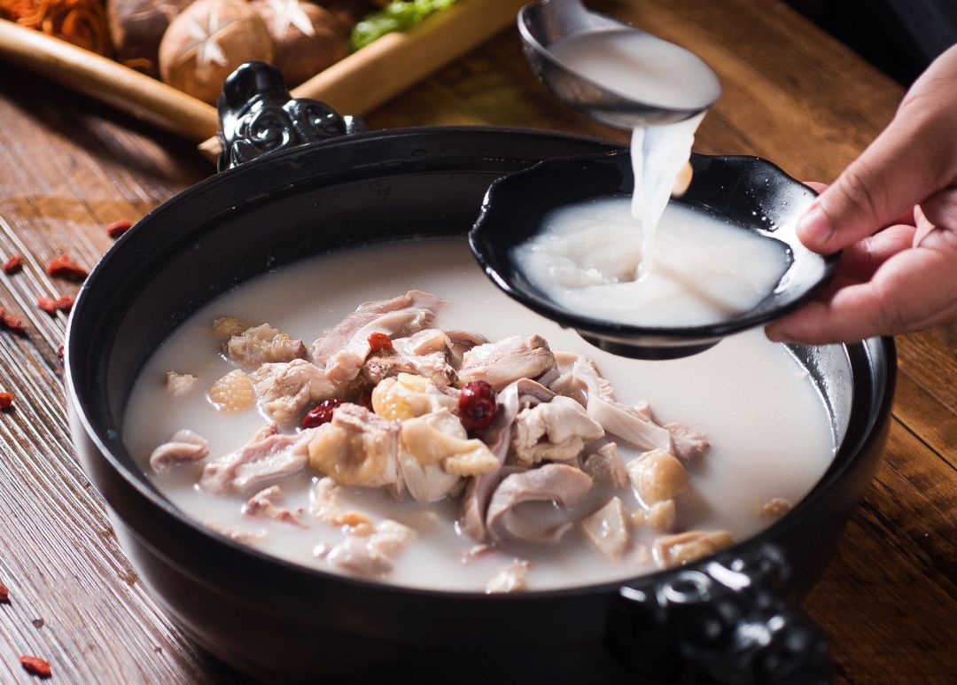 酷炫新地标!6m高巨型太空人登陆星城,开启未来进行时