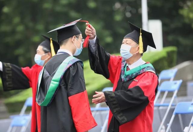 211博士毕业后的出路,博士毕业为什么都去高校工资低