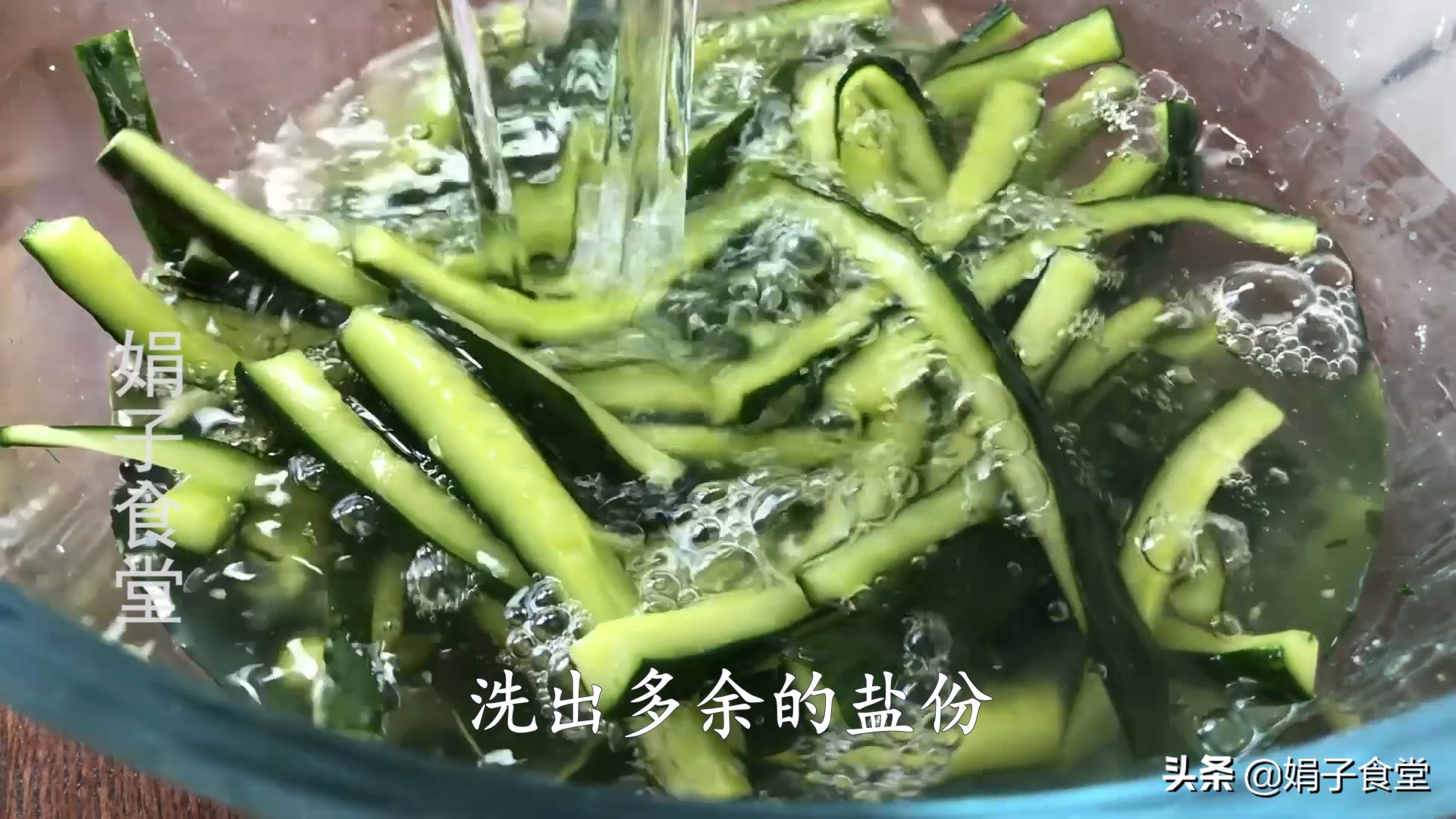 腌黄瓜木耳洋葱凉拌方法,凉拌腌黄瓜最好吃的做法