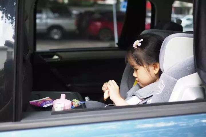 婴儿多大可以使用半躺安全座椅,安全座椅0-12岁可坐可躺测评