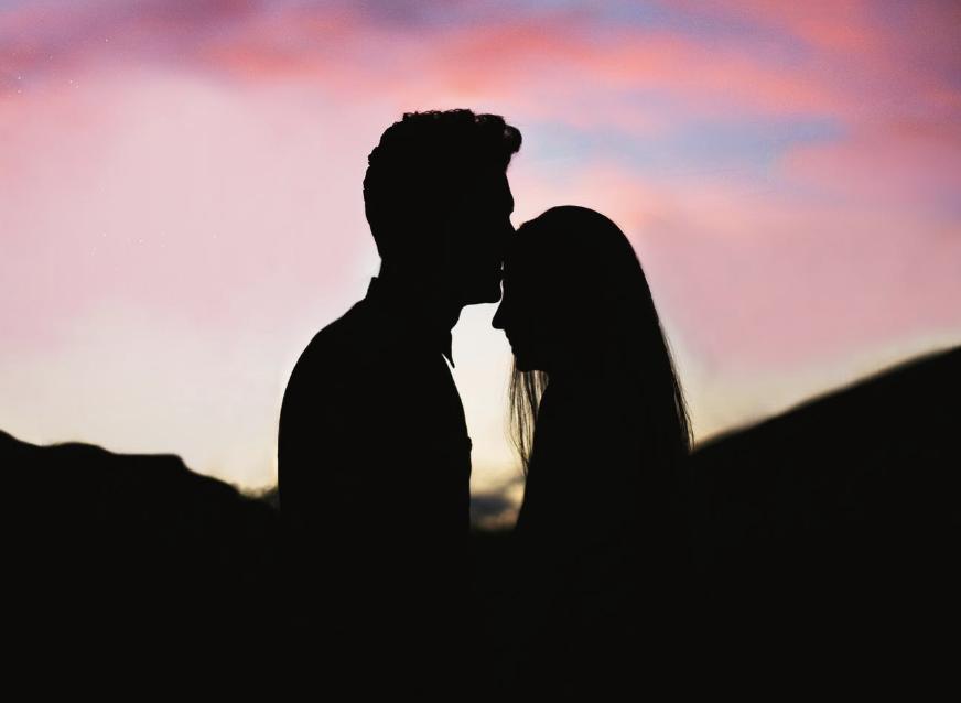 情侣之间最好不要有金钱交往,情侣之间的感情该不该谈钱