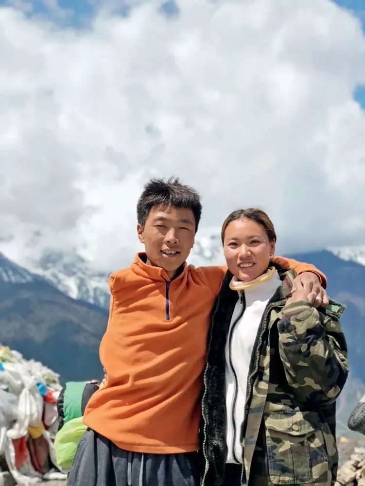 13岁独臂篮球少年网络爆红,广东独臂篮球少年成为运动员